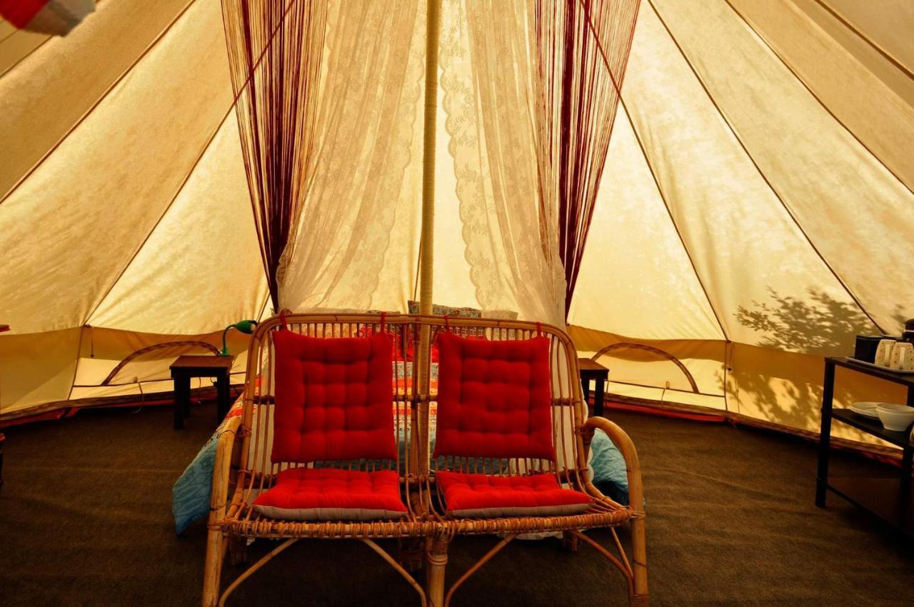 Guillerin Caravan And Glamping Sornac Eksteriør bilde