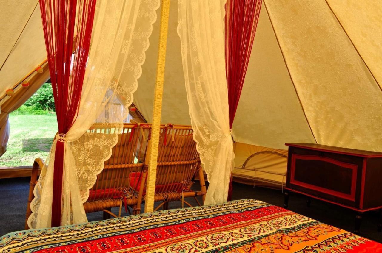 Guillerin Caravan And Glamping Sornac Eksteriør bilde