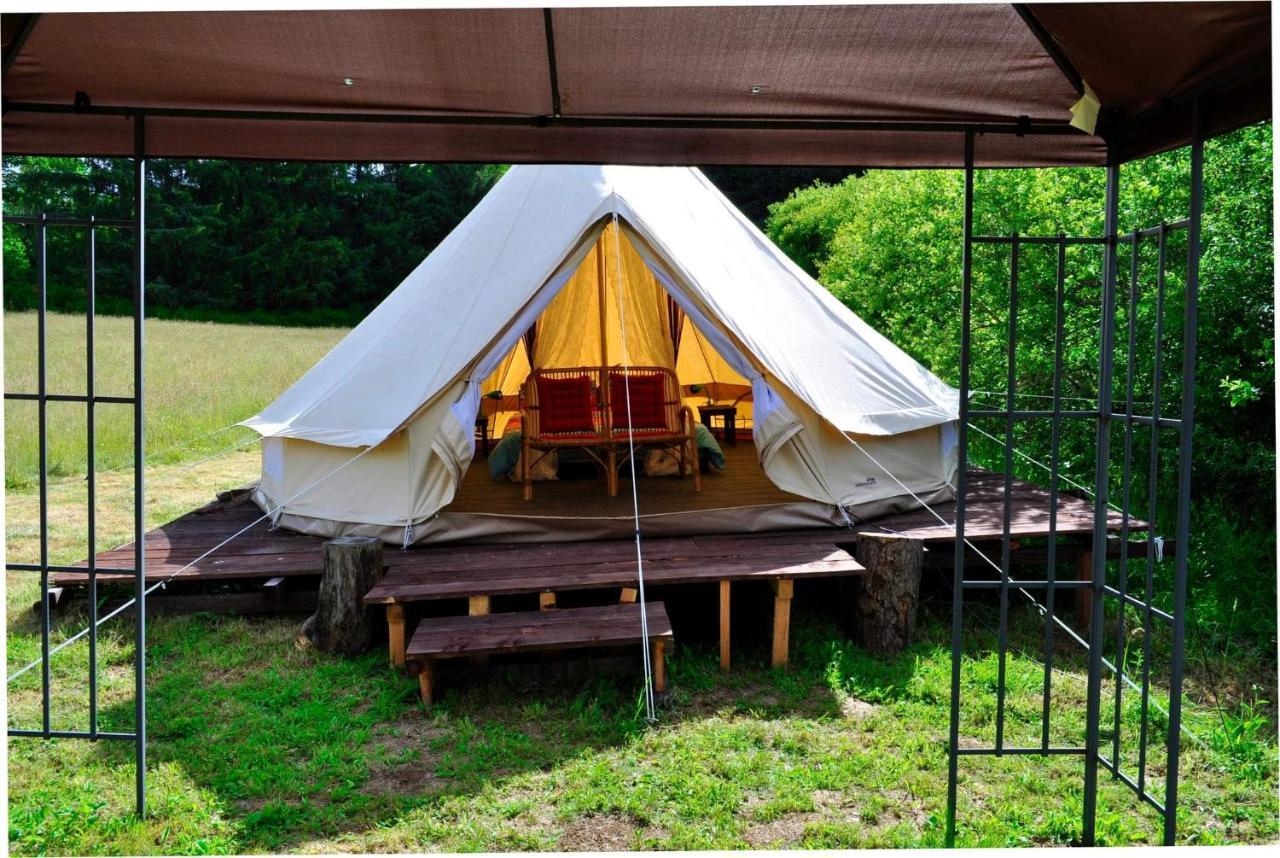 Guillerin Caravan And Glamping Sornac Eksteriør bilde