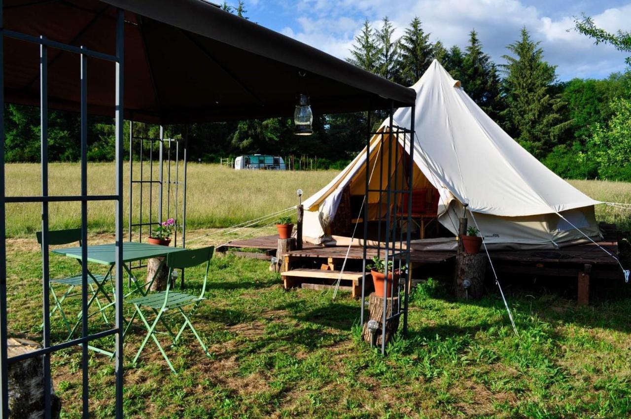 Guillerin Caravan And Glamping Sornac Eksteriør bilde