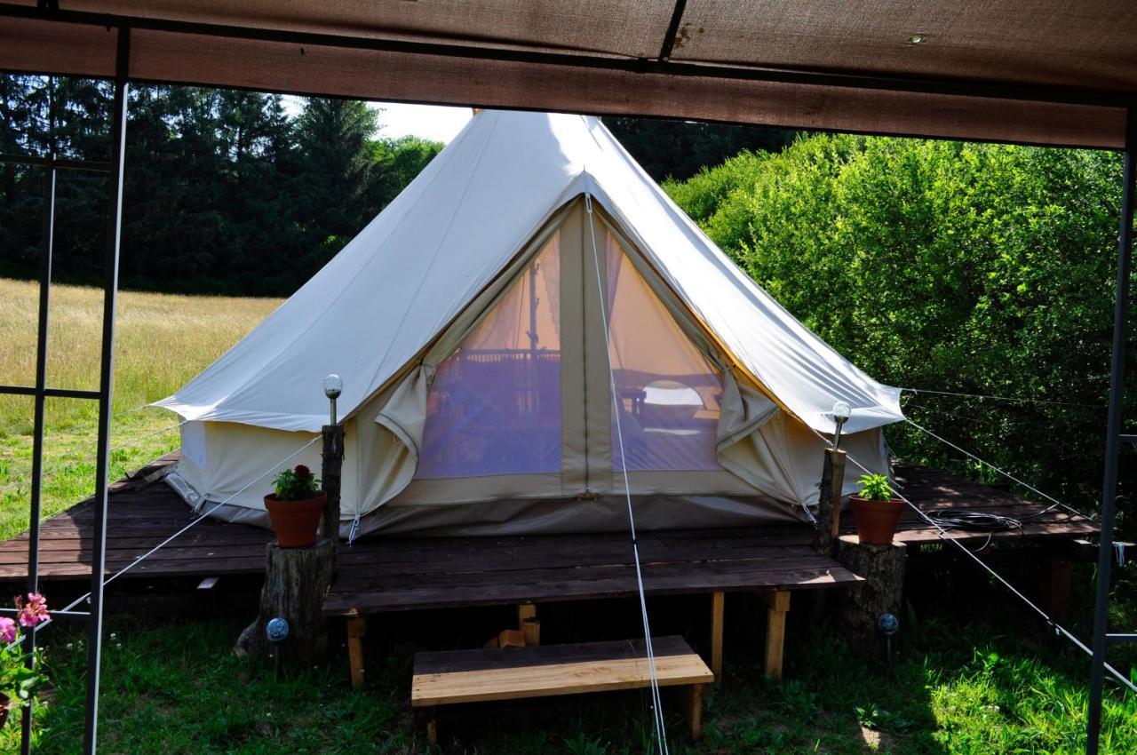 Guillerin Caravan And Glamping Sornac Eksteriør bilde