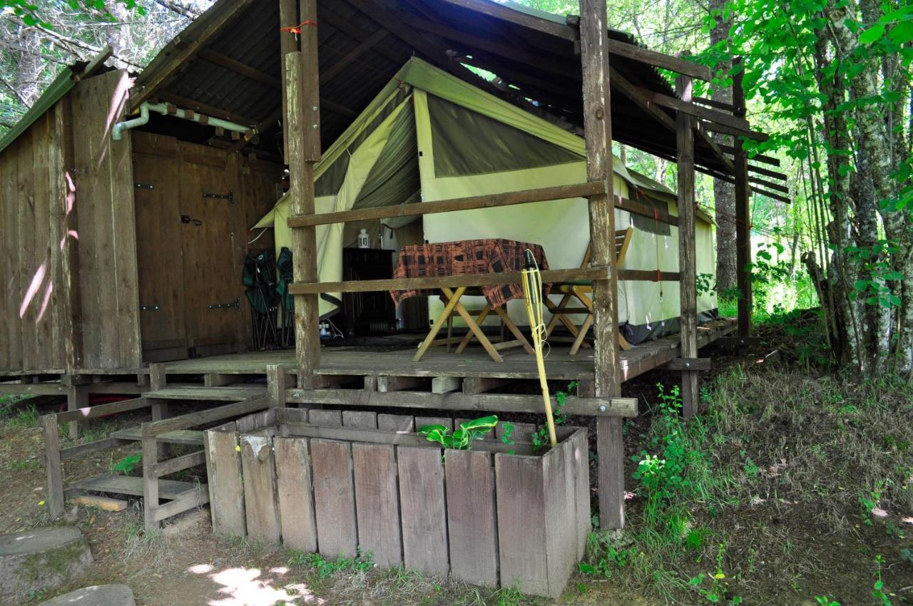 Guillerin Caravan And Glamping Sornac Eksteriør bilde
